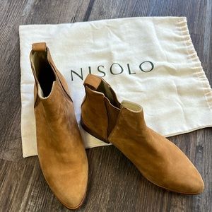 Nisolo Classic Chelsea Boots Tan Leather Almond Toe Stacked Low Heel Size 7.5